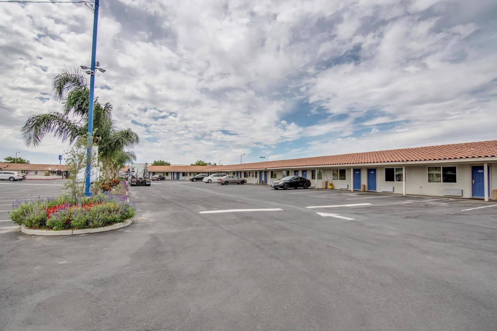 Motel 6 Manteca Exterior foto